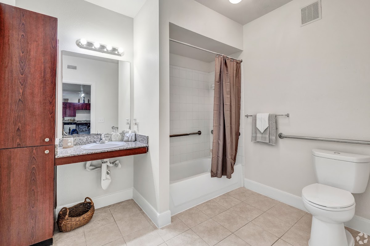 Oak Tree Manor Apartments photo 2